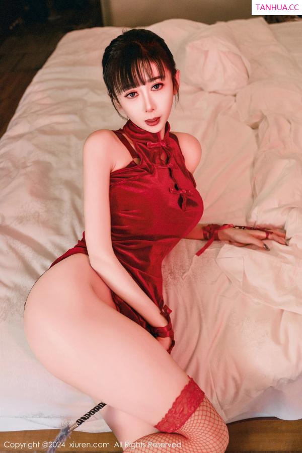   [XiuRen]高清写真图 2024.02.01 No.8047 宝宝甜 新人旗袍第20张图片